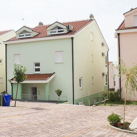 Apartment Paula Promajna Luaran gambar