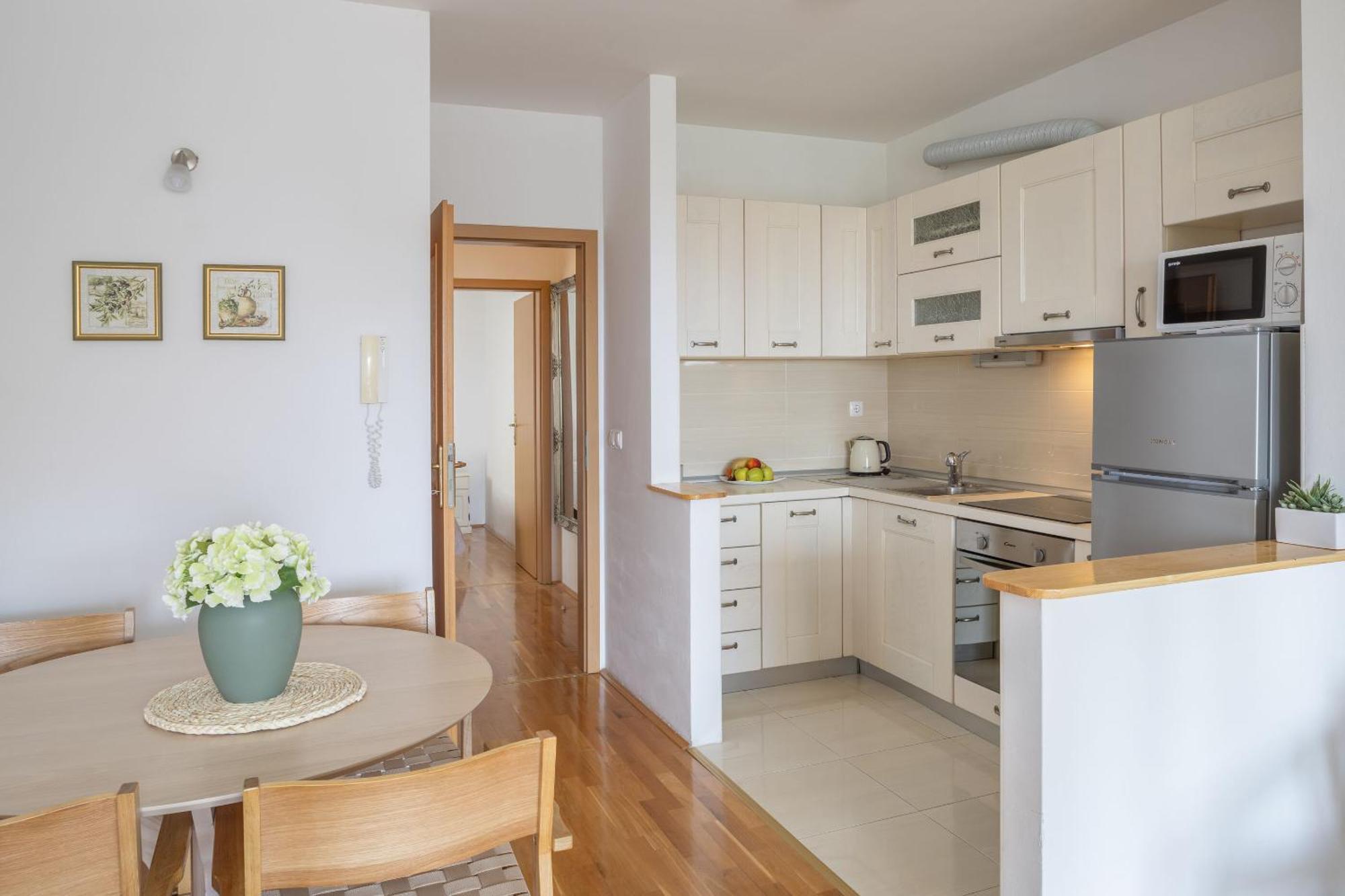 Apartment Paula Promajna Luaran gambar